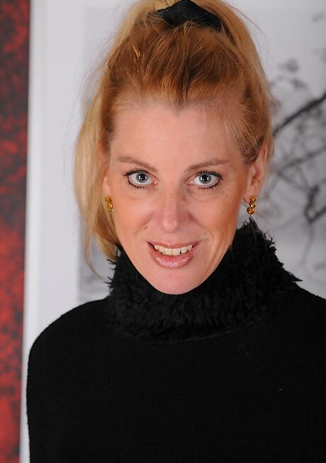 Hot american aged Liz Summers in nasty foot fetish action 