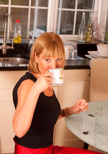 Stunning mature Elaine in sexy skirt reveals big titties and pussy in kitchen