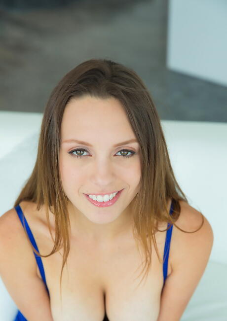 Luscious american young Jade Nile showing big knockers and shaved pussy 